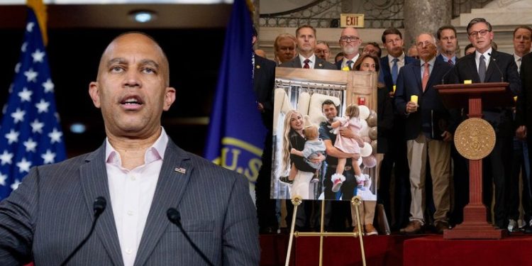 Hakeem Jeffries leads prayer event over shutdown after passing on Charlie Kirk vigil