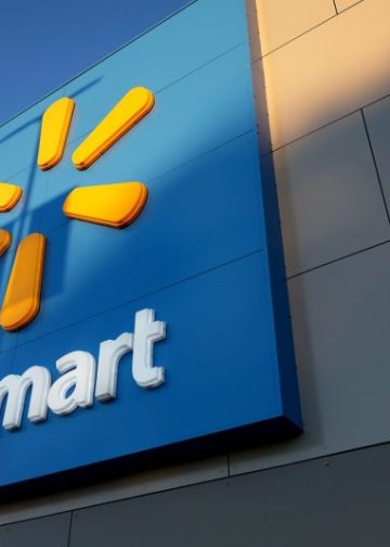 Bargain hunters drive Walmart sales and outlook higher