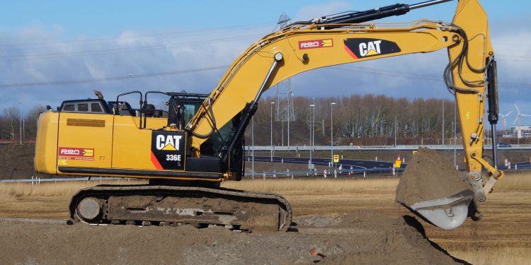 Is it too late to buy Caterpillar after its bullish 2025 run?
