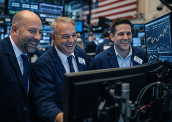 S&P 500 jump 1%, Dow Jones gain 388 points as oil falls